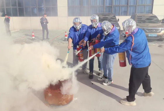 四基地结合消防演练 筑牢安全出产防线
